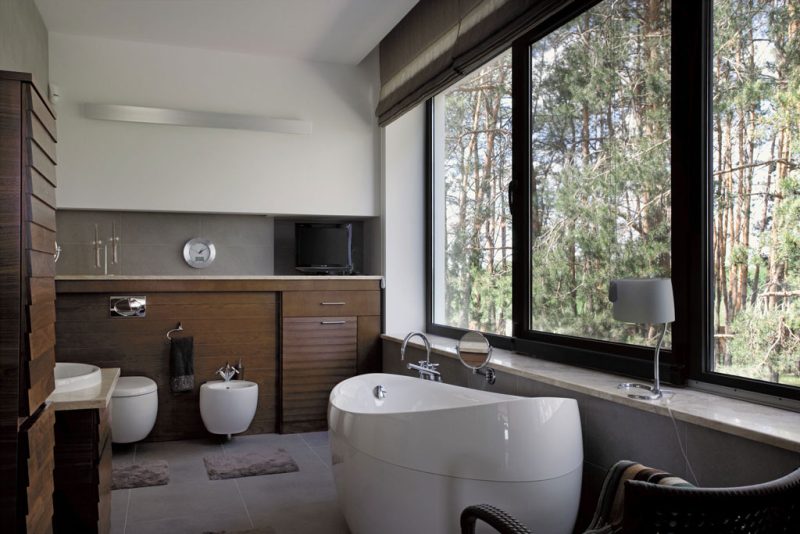 modern aluminium windows in bathroom