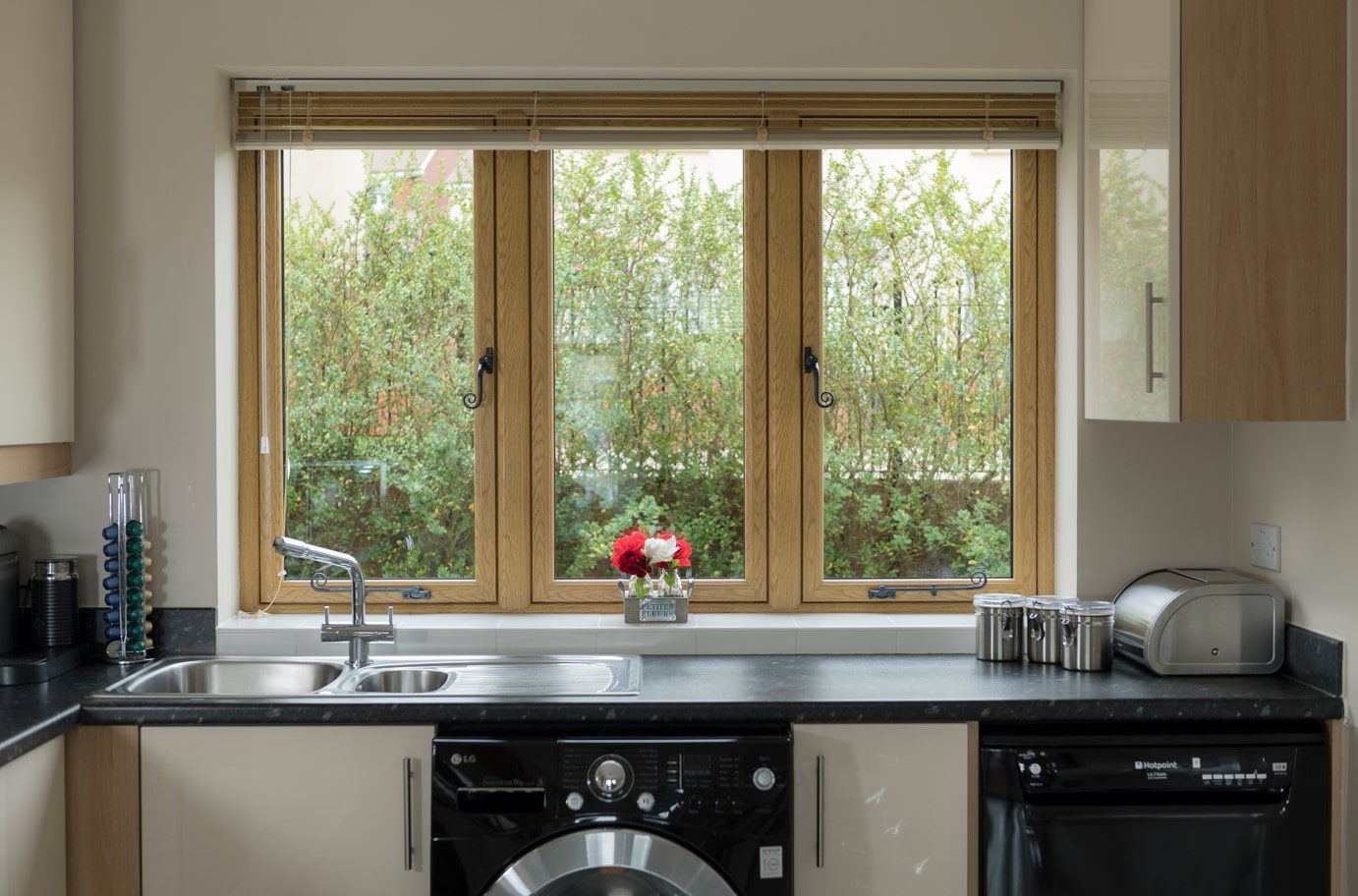 mechanical flush sash upvc windows by Deceuninck